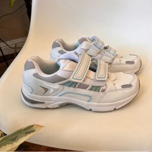 NEW VIONIC Tabi Double Strap Walking Sneaker 
size 7